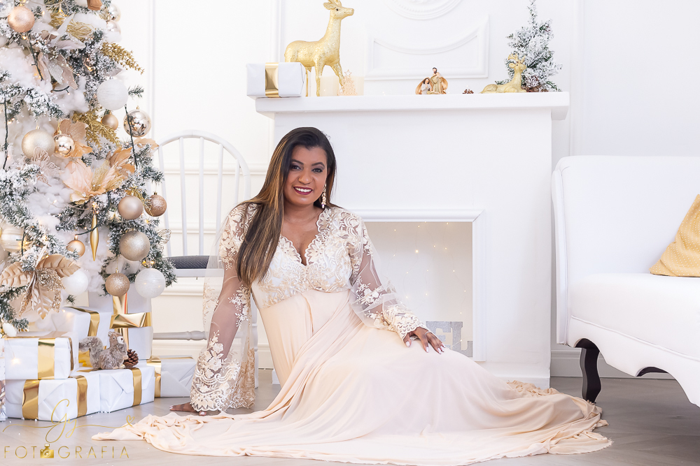 Ensaio pessoal, fotógrafo em londrina especialista em ensaios femininos. Ensaio de natal em estúdio. Momento registrado pela fotógrafa Giscellayne | Gy Fotografia. Fotógrafo em londrina.