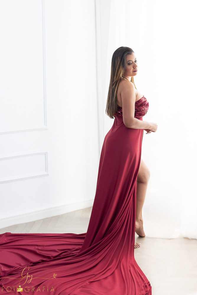 Ensaio pessoal, fotógrafo em londrina especialista em ensaios femininos. Ensaio de natal em estúdio. Momento registrado pela fotógrafa Giscellayne | Gy Fotografia. Fotógrafo em londrina.