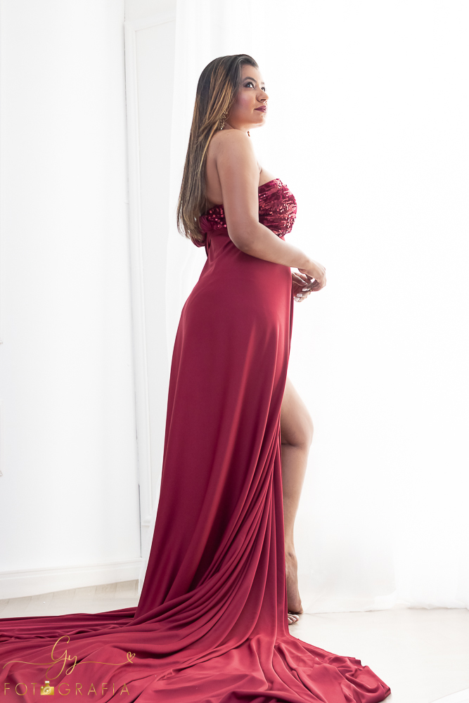 Ensaio pessoal, fotógrafo em londrina especialista em ensaios femininos. Ensaio de natal em estúdio. Momento registrado pela fotógrafa Giscellayne | Gy Fotografia. Fotógrafo em londrina.