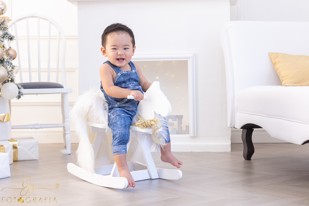 Ensaio de natal em estúdio. Fotógrafo em londrina especializado em ensaios de bebês e crianças. Momento registrado pela fotógrafa Giscellayne- Gy fotografia.