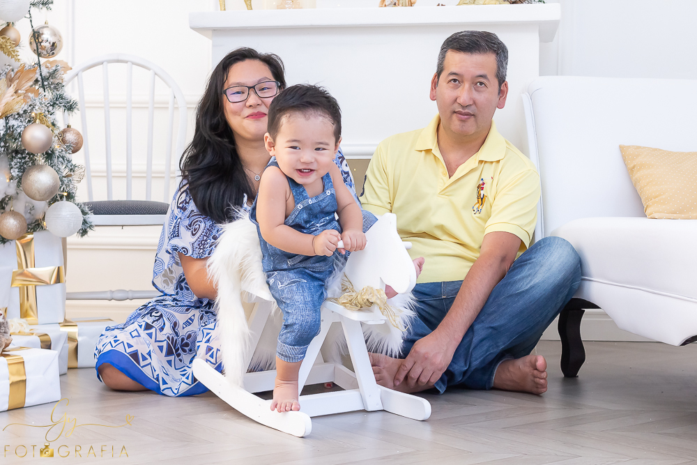 Ensaio de natal em estúdio. Fotógrafo em londrina especializado em ensaios de bebês e crianças. Momento registrado pela fotógrafa Giscellayne- Gy fotografia.