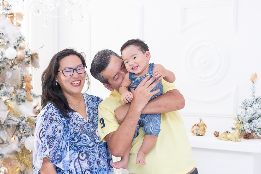 Ensaio de natal em estúdio. Fotógrafo em londrina especializado em ensaios de bebês e crianças. Momento registrado pela fotógrafa Giscellayne- Gy fotografia.