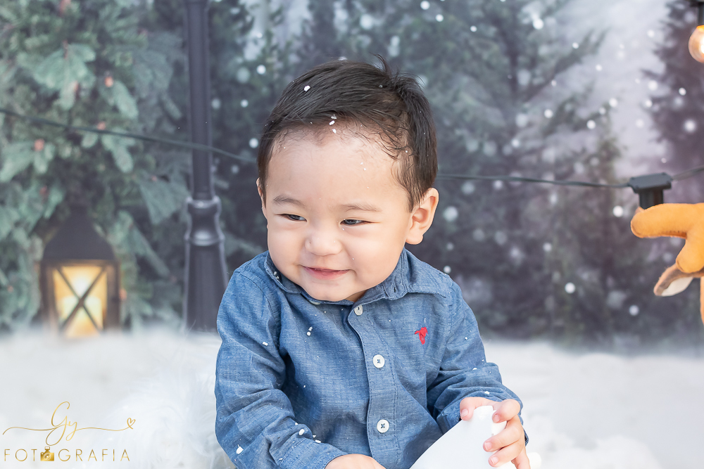 Ensaio de natal em estúdio. Fotógrafo em londrina especializado em ensaios de bebês e crianças. Momento registrado pela fotógrafa Giscellayne- Gy fotografia.