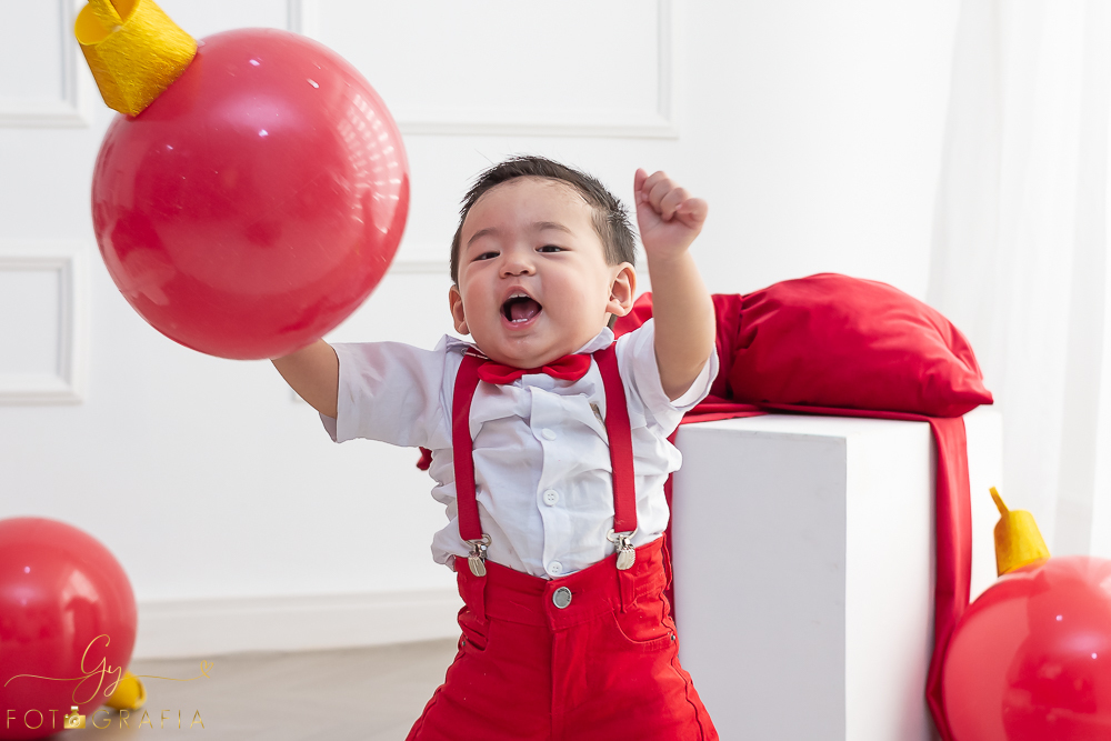 Ensaio de natal em estúdio. Fotógrafo em londrina especializado em ensaios de bebês e crianças. Momento registrado pela fotógrafa Giscellayne- Gy fotografia.