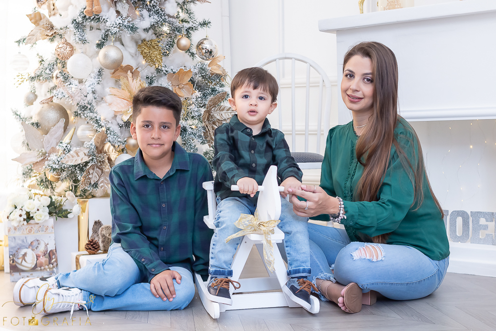 Ensaio de natal em estúdio. Fotógrafo em londrina especializado em ensaios de bebês e crianças. Momento registrado pela fotógrafa Giscellayne- Gy fotografia.