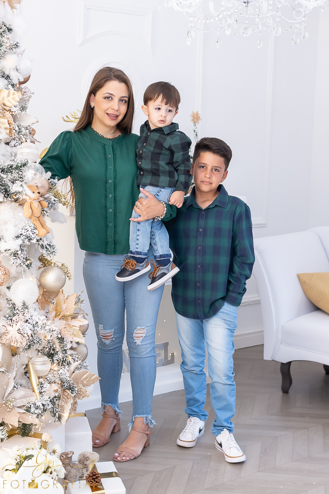 Ensaio de natal em estúdio. Fotógrafo em londrina especializado em ensaios de bebês e crianças. Momento registrado pela fotógrafa Giscellayne- Gy fotografia.