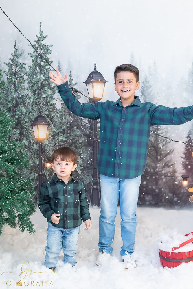 Ensaio de natal em estúdio. Fotógrafo em londrina especializado em ensaios de bebês e crianças. Momento registrado pela fotógrafa Giscellayne- Gy fotografia.