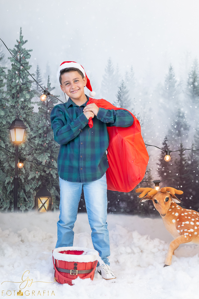 Ensaio de natal em estúdio. Fotógrafo em londrina especializado em ensaios de bebês e crianças. Momento registrado pela fotógrafa Giscellayne- Gy fotografia.