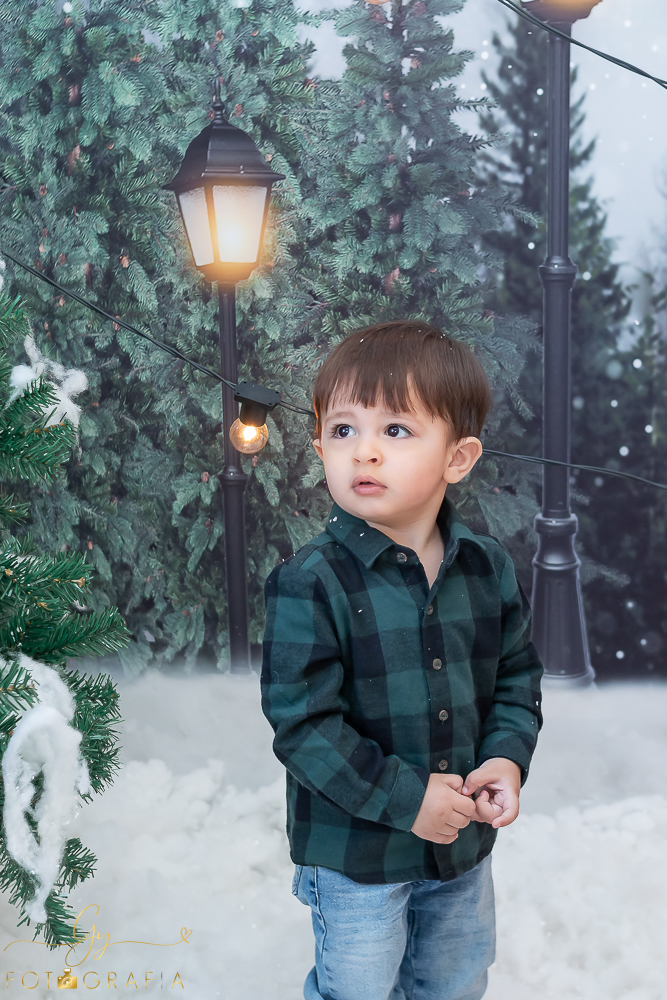 Ensaio de natal em estúdio. Fotógrafo em londrina especializado em ensaios de bebês e crianças. Momento registrado pela fotógrafa Giscellayne- Gy fotografia.