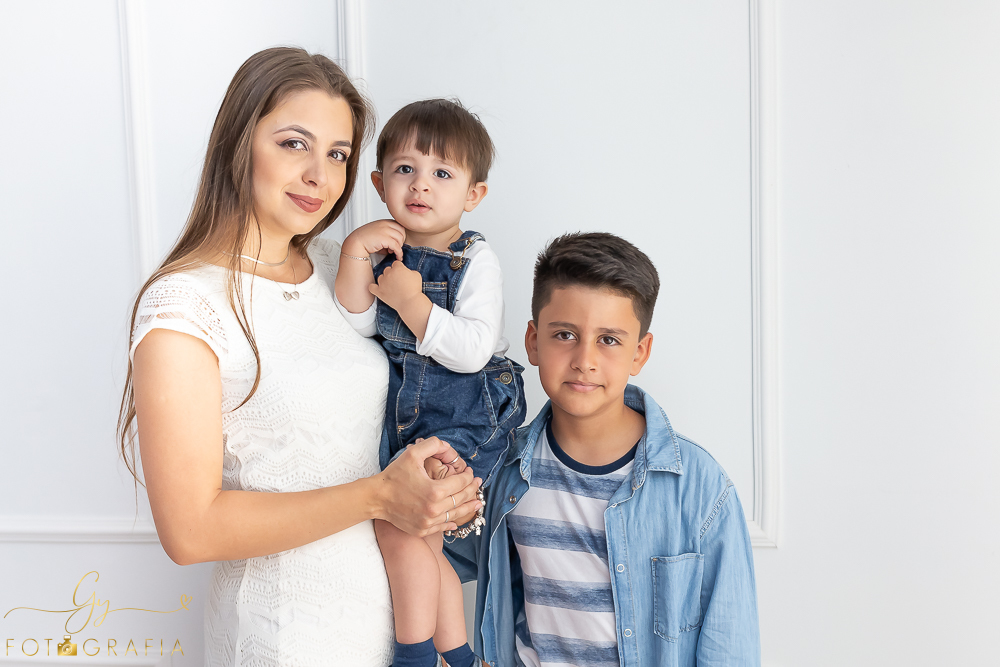Ensaio de natal em estúdio. Fotógrafo em londrina especializado em ensaios de bebês e crianças. Momento registrado pela fotógrafa Giscellayne- Gy fotografia.