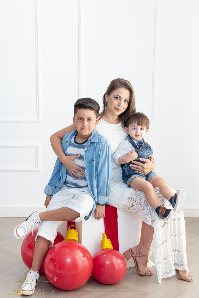 Ensaio de natal em estúdio. Fotógrafo em londrina especializado em ensaios de bebês e crianças. Momento registrado pela fotógrafa Giscellayne- Gy fotografia.