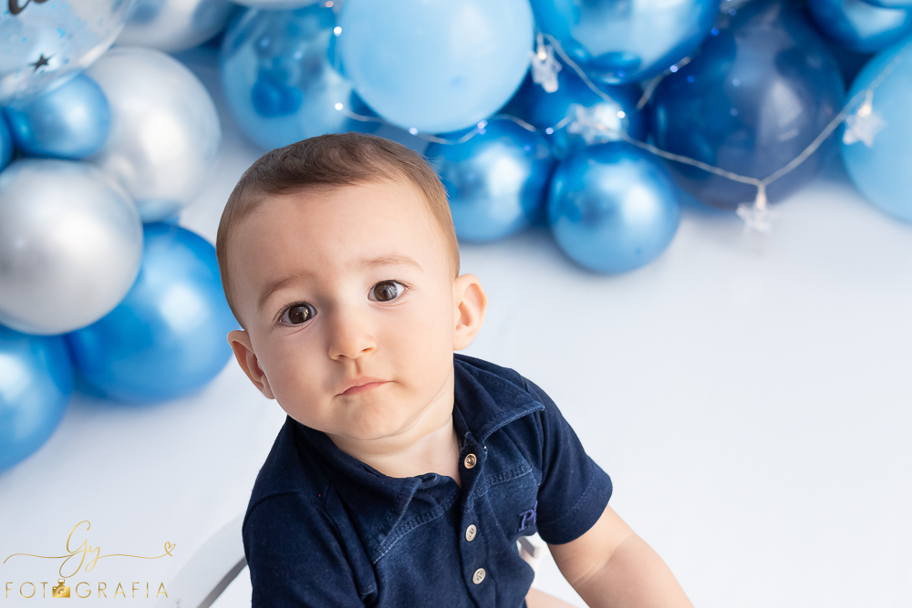Ensaio ensaio smash the cake. Ensaio de fotos para comemorar o primeiro aniversário do bebê! Fotógrafo em londrina especializado em ensaios de bebês e crianças! Momento registrado pela fotógrafa Giscellayne - Gy Fotografia