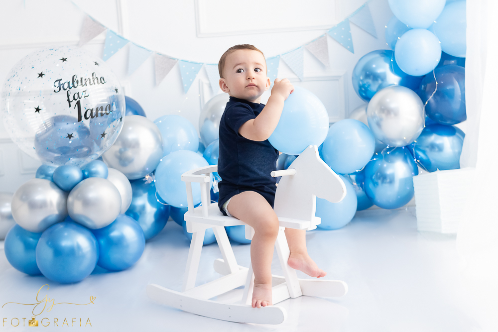 Ensaio ensaio smash the cake. Ensaio de fotos para comemorar o primeiro aniversário do bebê! Fotógrafo em londrina especializado em ensaios de bebês e crianças! Momento registrado pela fotógrafa Giscellayne - Gy Fotografia