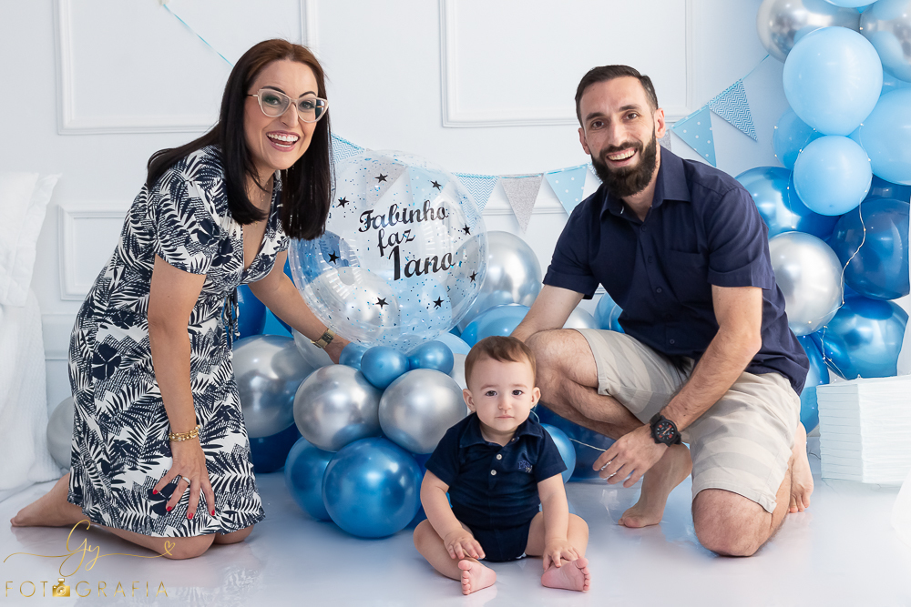 Ensaio ensaio smash the cake. Ensaio de fotos para comemorar o primeiro aniversário do bebê! Fotógrafo em londrina especializado em ensaios de bebês e crianças! Momento registrado pela fotógrafa Giscellayne - Gy Fotografia