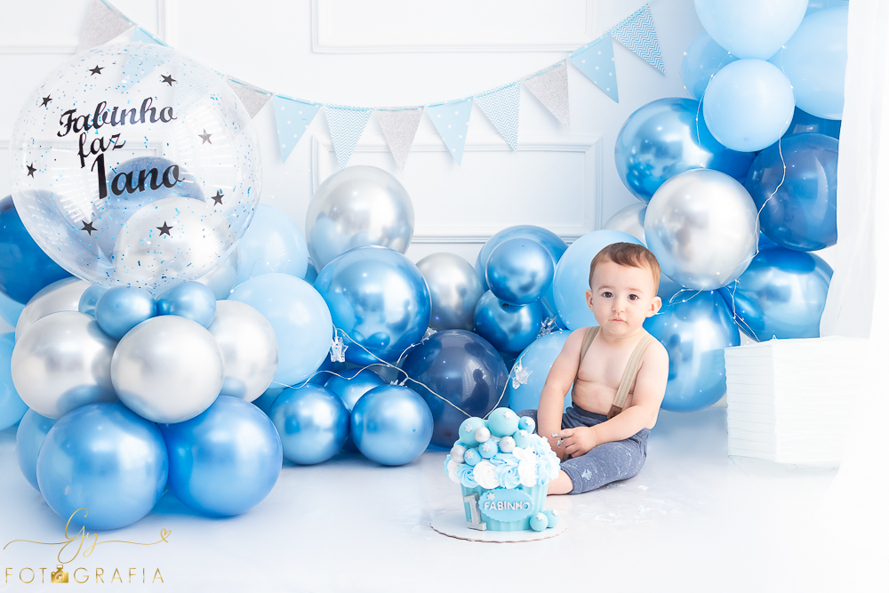 Ensaio ensaio smash the cake. Ensaio de fotos para comemorar o primeiro aniversário do bebê! Fotógrafo em londrina especializado em ensaios de bebês e crianças! Momento registrado pela fotógrafa Giscellayne - Gy Fotografia