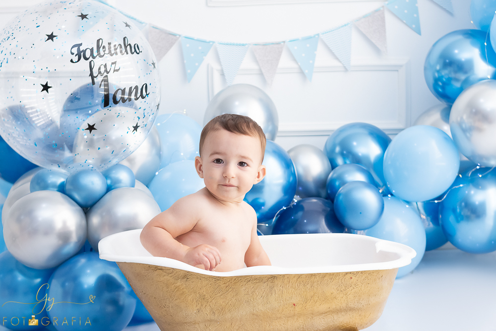 Ensaio ensaio smash the cake. Ensaio de fotos para comemorar o primeiro aniversário do bebê! Fotógrafo em londrina especializado em ensaios de bebês e crianças! Momento registrado pela fotógrafa Giscellayne - Gy Fotografia