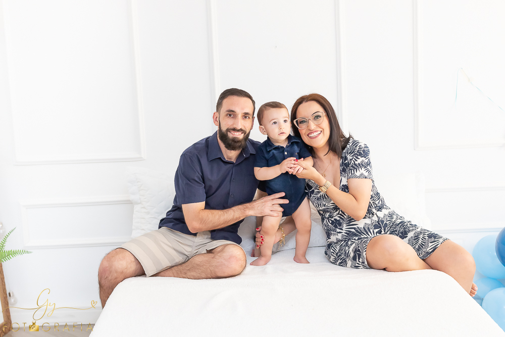 Ensaio ensaio smash the cake. Ensaio de fotos para comemorar o primeiro aniversário do bebê! Fotógrafo em londrina especializado em ensaios de bebês e crianças! Momento registrado pela fotógrafa Giscellayne - Gy Fotografia