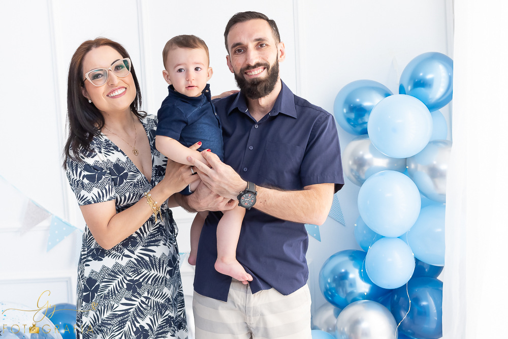 Ensaio ensaio smash the cake. Ensaio de fotos para comemorar o primeiro aniversário do bebê! Fotógrafo em londrina especializado em ensaios de bebês e crianças! Momento registrado pela fotógrafa Giscellayne - Gy Fotografia