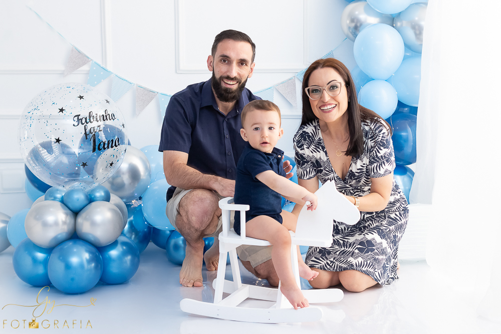 Ensaio ensaio smash the cake. Ensaio de fotos para comemorar o primeiro aniversário do bebê! Fotógrafo em londrina especializado em ensaios de bebês e crianças! Momento registrado pela fotógrafa Giscellayne - Gy Fotografia