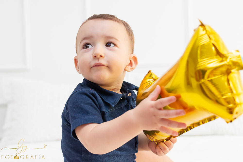 Ensaio ensaio smash the cake. Ensaio de fotos para comemorar o primeiro aniversário do bebê! Fotógrafo em londrina especializado em ensaios de bebês e crianças! Momento registrado pela fotógrafa Giscellayne - Gy Fotografia