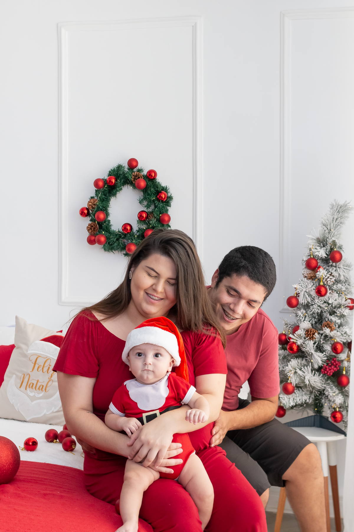 Ensaio de natal em estúdio. Fotógrafo em londrina especializado em ensaios de bebês e crianças! Momento registrado pela fotógrafa Giscellayne -