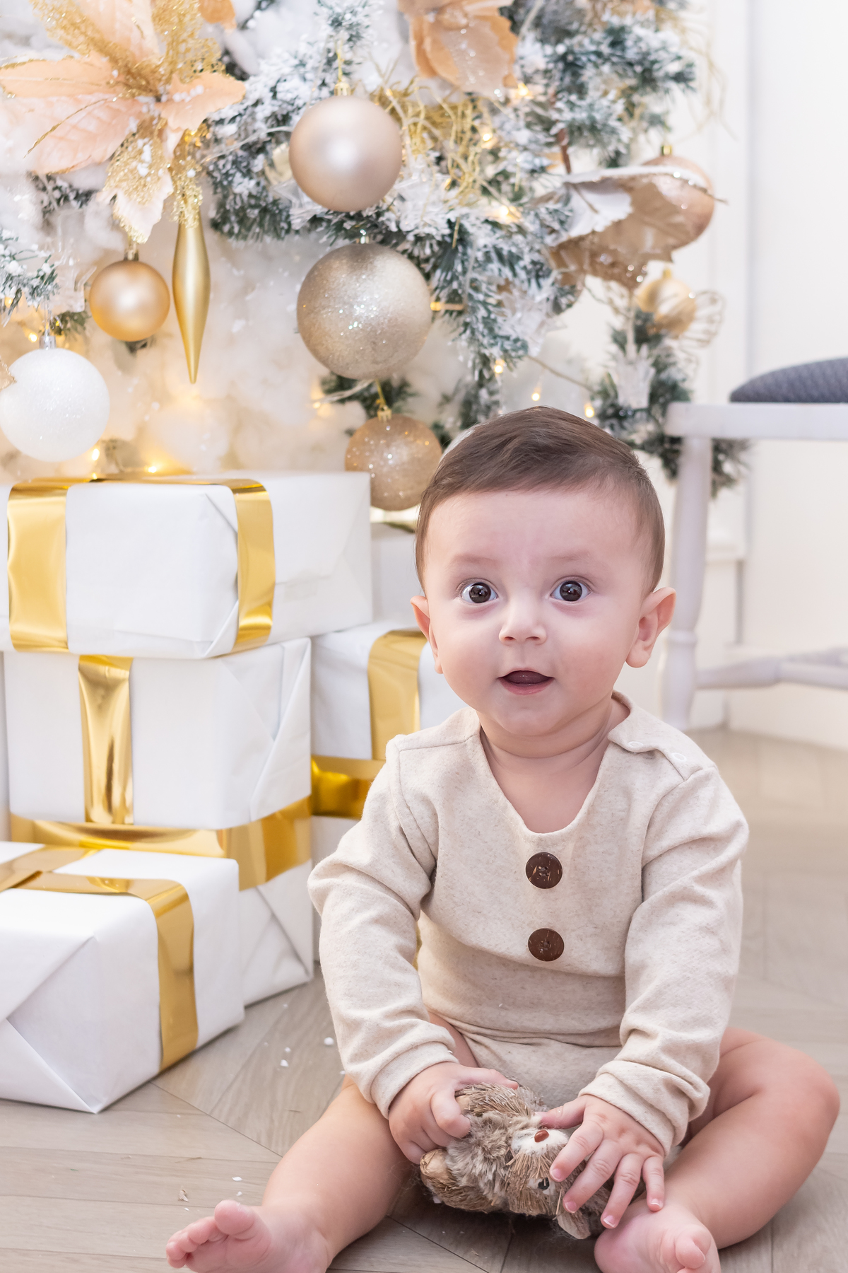 Ensaio de natal em estúdio. Fotógrafo em londrina especializado em ensaios de bebês e crianças! Momento registrado pela fotógrafa Giscellayne -