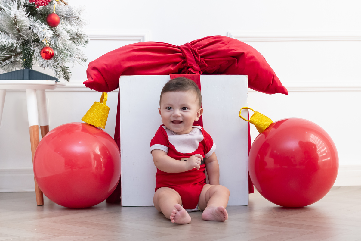 Ensaio de natal em estúdio. Fotógrafo em londrina especializado em ensaios de bebês e crianças! Momento registrado pela fotógrafa Giscellayne - Gy Fotografia