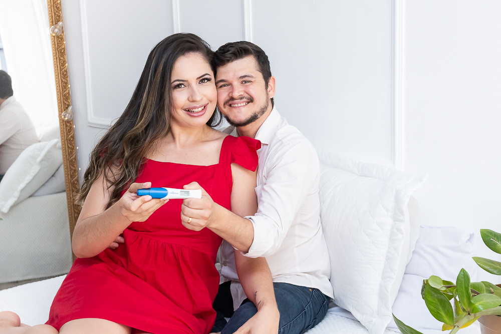 ensaio para anunciar a gravidez. fotografo em Londrina especializado em ensaios de gestantes e família. Momento registrado pela fotografa Giscellayne - Gy fotografia.