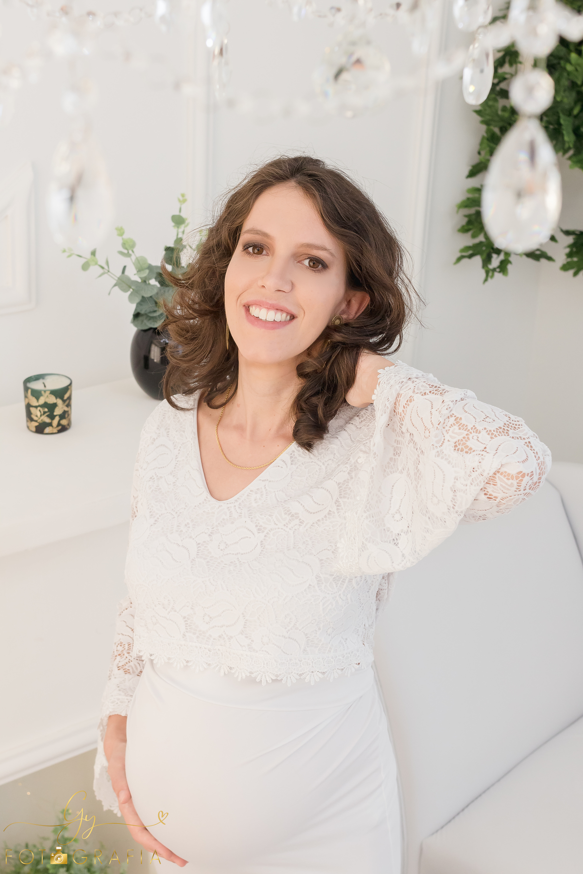 Ensaio de gestante Maria Carolina. Sessão de fotos em estúdio. Fotografo em Londrina especializado em ensaios de gestantes. Momento registrado pela fotografa Giscellayne - Gy Fotografia.