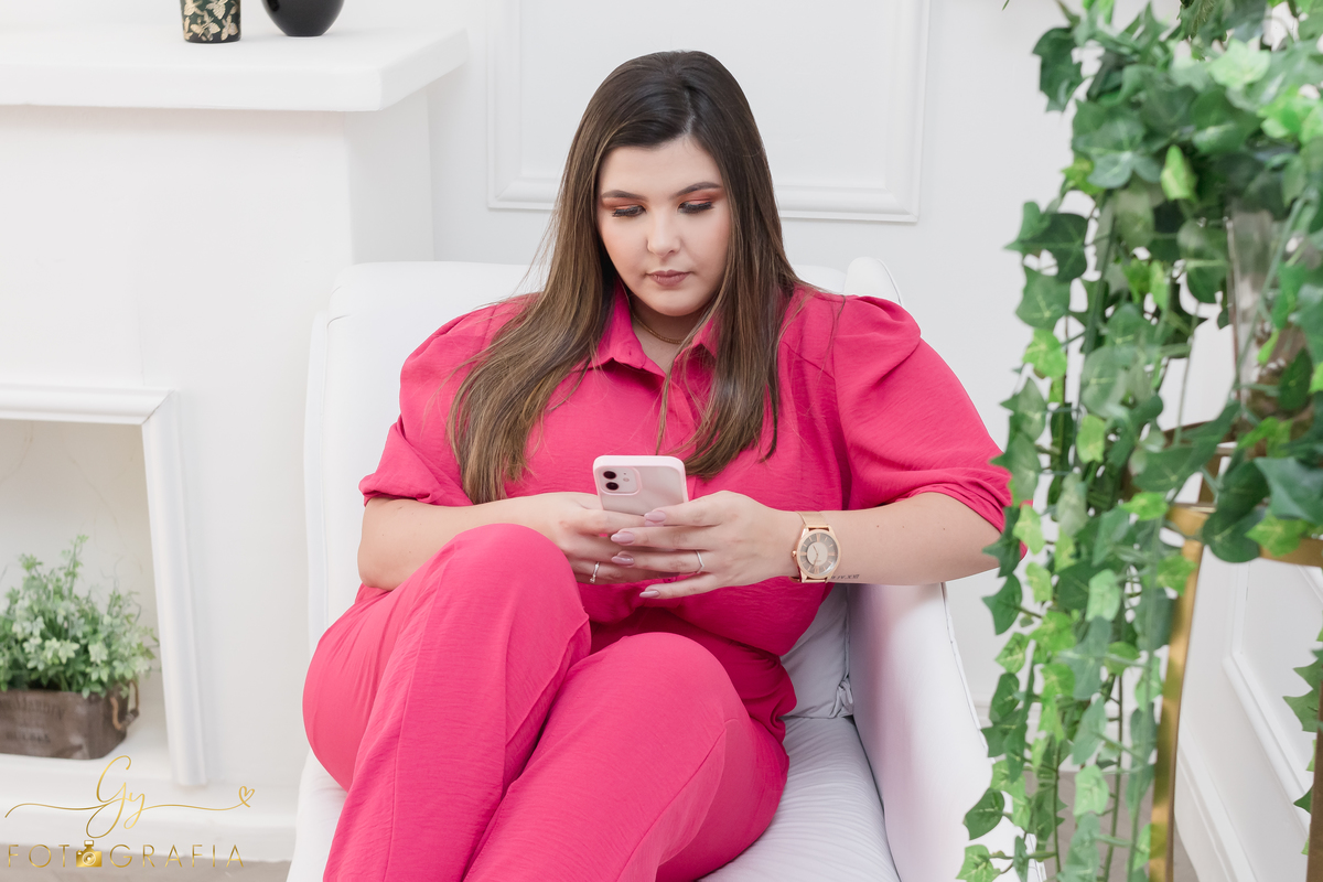 Ensaio corporativo, Gabriela, credibilidade e confiança para seu consumidor final. Fotografa em Londrina especializada em ensaios femininos. Fotografo em Londrina. Momento registrado pela fotografa Giscellayne - Gy fotografia