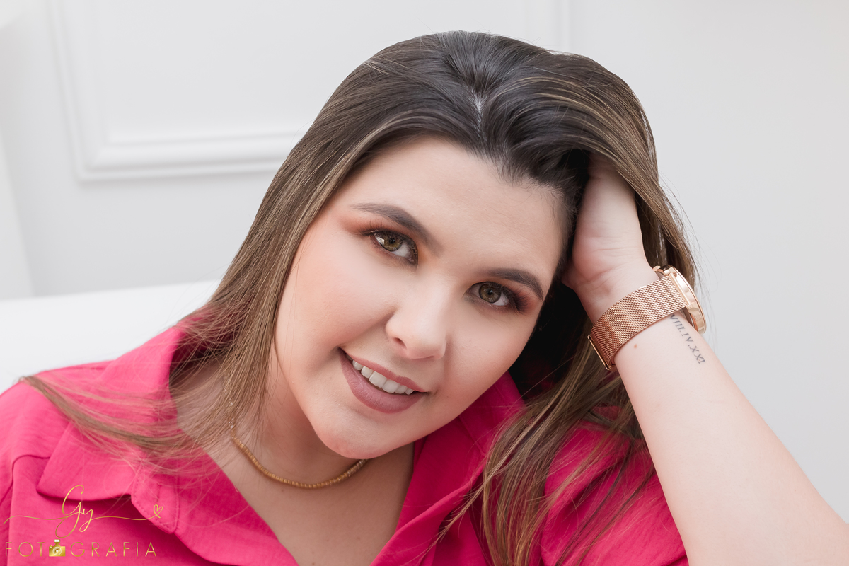Ensaio corporativo, Gabriela, credibilidade e confiança para seu consumidor final. Fotografa em Londrina especializada em ensaios femininos. Fotografo em Londrina. Momento registrado pela fotografa Giscellayne - Gy fotografia