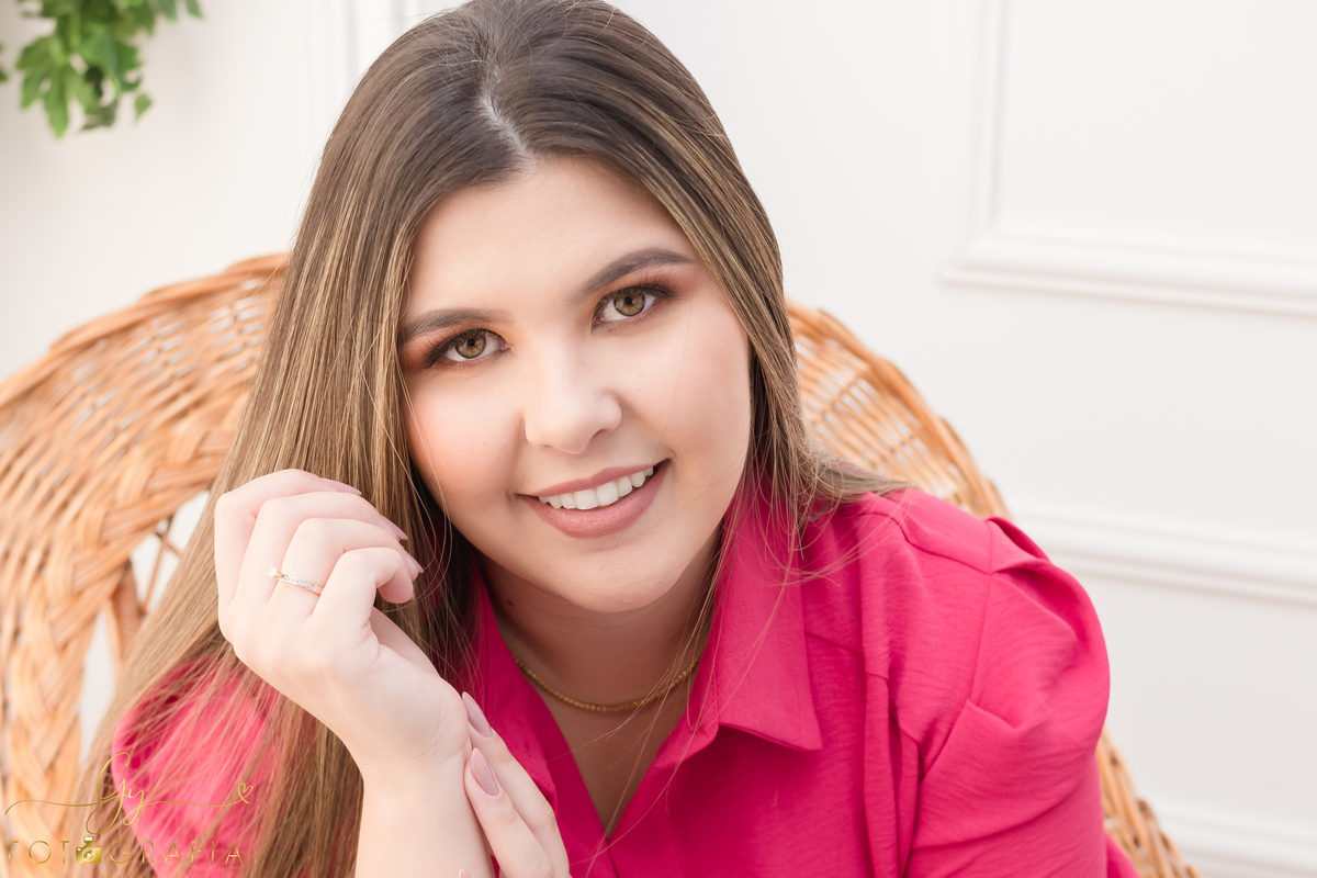 Ensaio corporativo, Gabriela, credibilidade e confiança para seu consumidor final. Fotografa em Londrina especializada em ensaios femininos. Fotografo em Londrina. Momento registrado pela fotografa Giscellayne - Gy fotografia