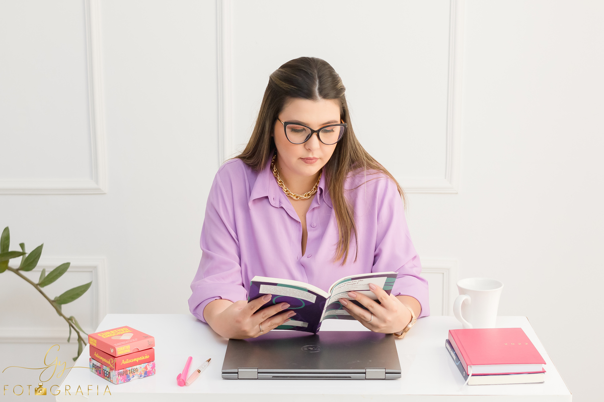 Ensaio corporativo, Gabriela, credibilidade e confiança para seu consumidor final. Fotografa em Londrina especializada em ensaios femininos. Fotografo em Londrina. Momento registrado pela fotografa Giscellayne - Gy fotografia