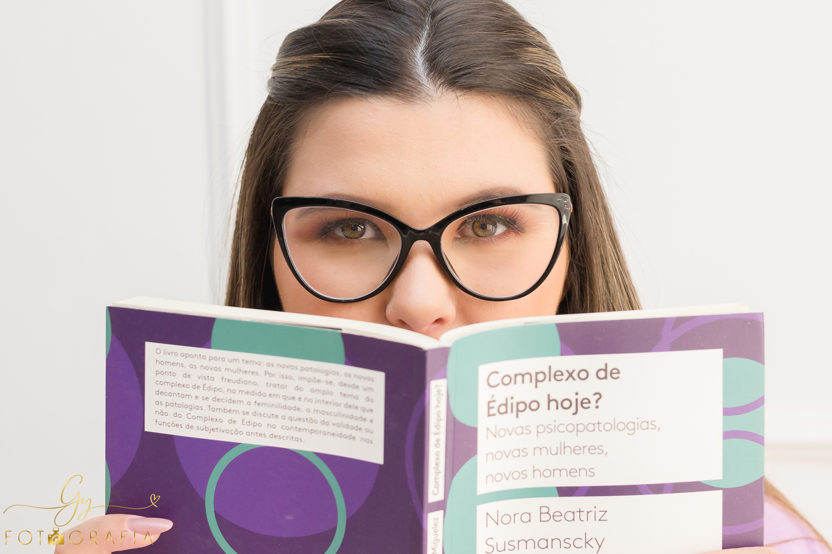 Ensaio corporativo, Gabriela, credibilidade e confiança para seu consumidor final. Fotografa em Londrina especializada em ensaios femininos. Fotografo em Londrina. Momento registrado pela fotografa Giscellayne - Gy fotografia