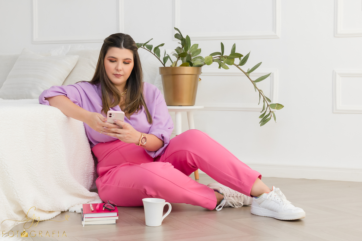 Ensaio corporativo, Gabriela, credibilidade e confiança para seu consumidor final. Fotografa em Londrina especializada em ensaios femininos. Fotografo em Londrina. Momento registrado pela fotografa Giscellayne - Gy fotografia