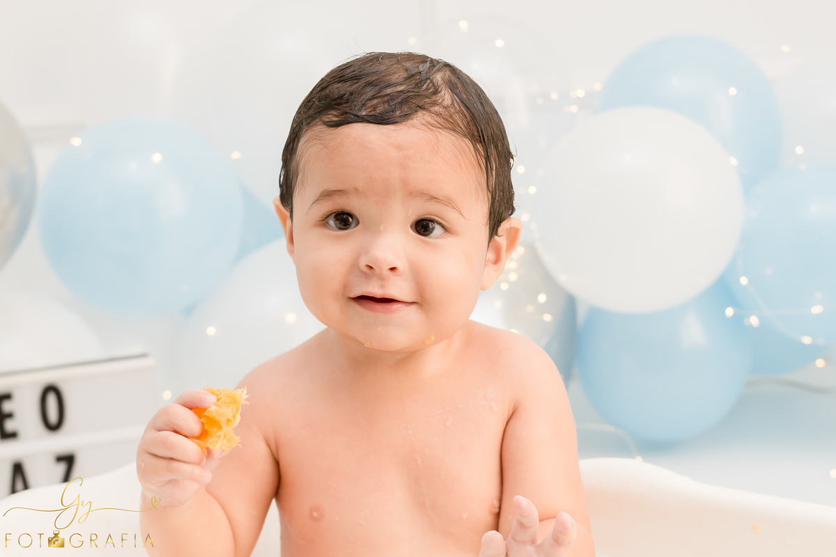 Smash the cake Léo, ensaio em estúdio. Fotógrafo em londrina especializado em ensaios de bebês e crianças. Momento registrado pela fotógrafa Giscellayne - Gy Fotografia 