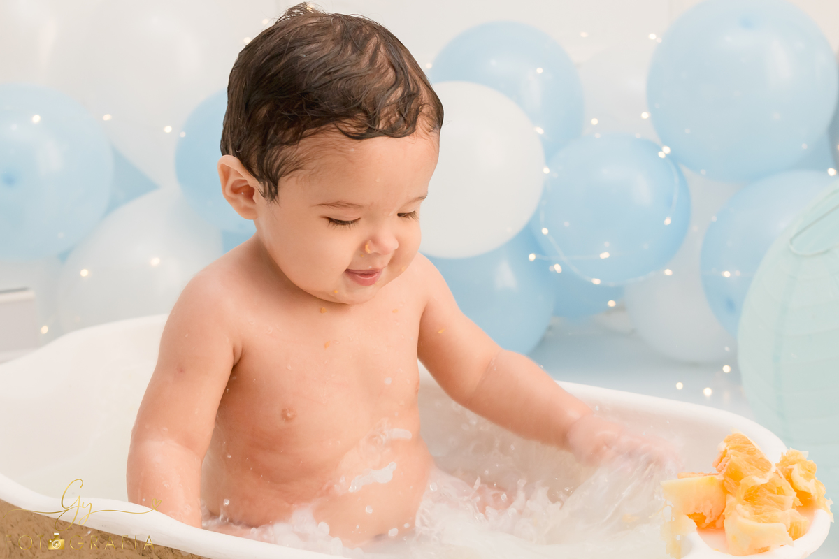 Smash the cake Léo, ensaio em estúdio. Fotógrafo em londrina especializado em ensaios de bebês e crianças. Momento registrado pela fotógrafa Giscellayne - Gy Fotografia 