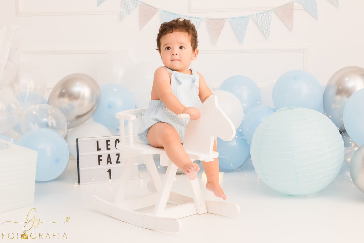 Smash the cake Léo, ensaio em estúdio. Fotógrafo em londrina especializado em ensaios de bebês e crianças. Momento registrado pela fotógrafa Giscellayne - Gy Fotografia 