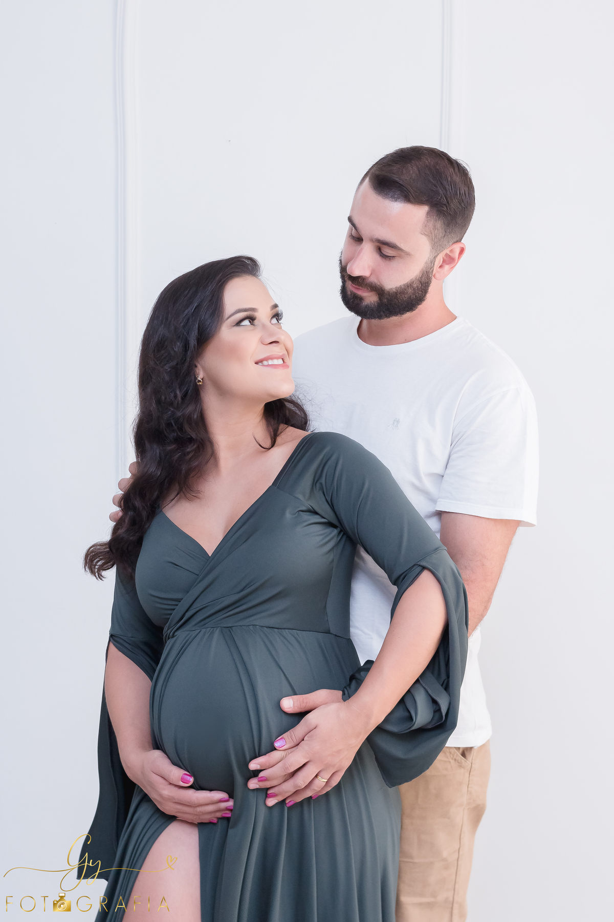 Ensaio de gestante da Ketlin. Fotógrafo em londrina especializado em ensaios gestantes. Momento registrado pela fotógrafa Giscellayne. Gy Fotografia.