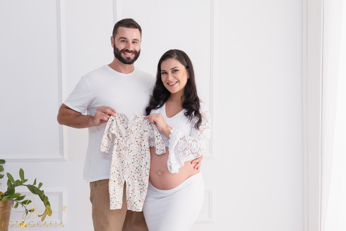 Ensaio de gestante da Ketlin. Fotógrafo em londrina especializado em ensaios gestantes. Momento registrado pela fotógrafa Giscellayne. Gy Fotografia.