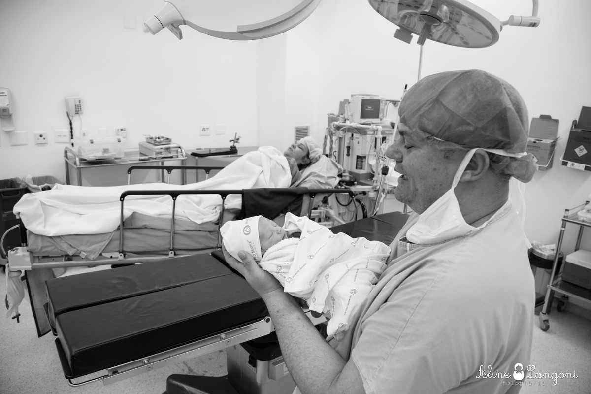 papai com bebê no colo