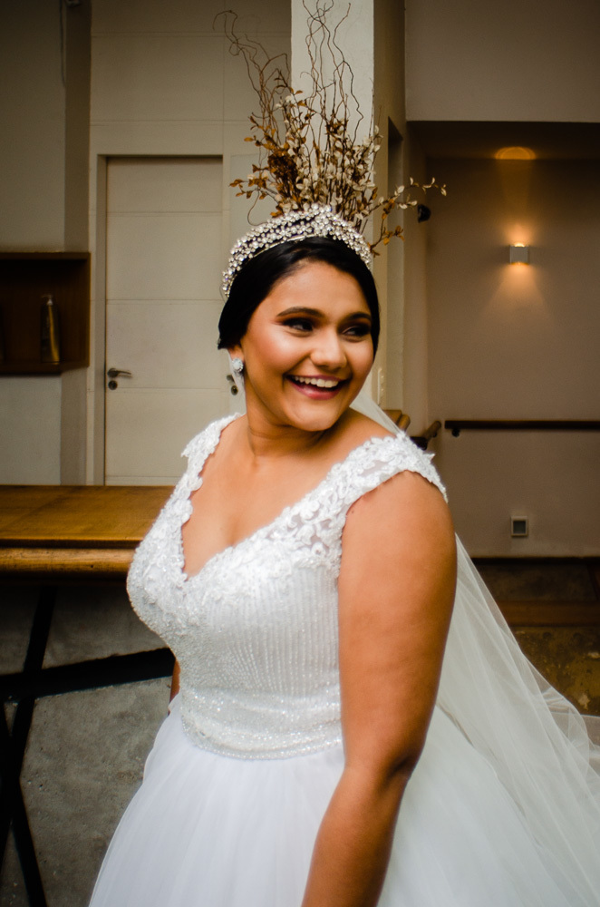 vestida de noiva saindo do salão making of 4ksf fotógrafo de casamento
