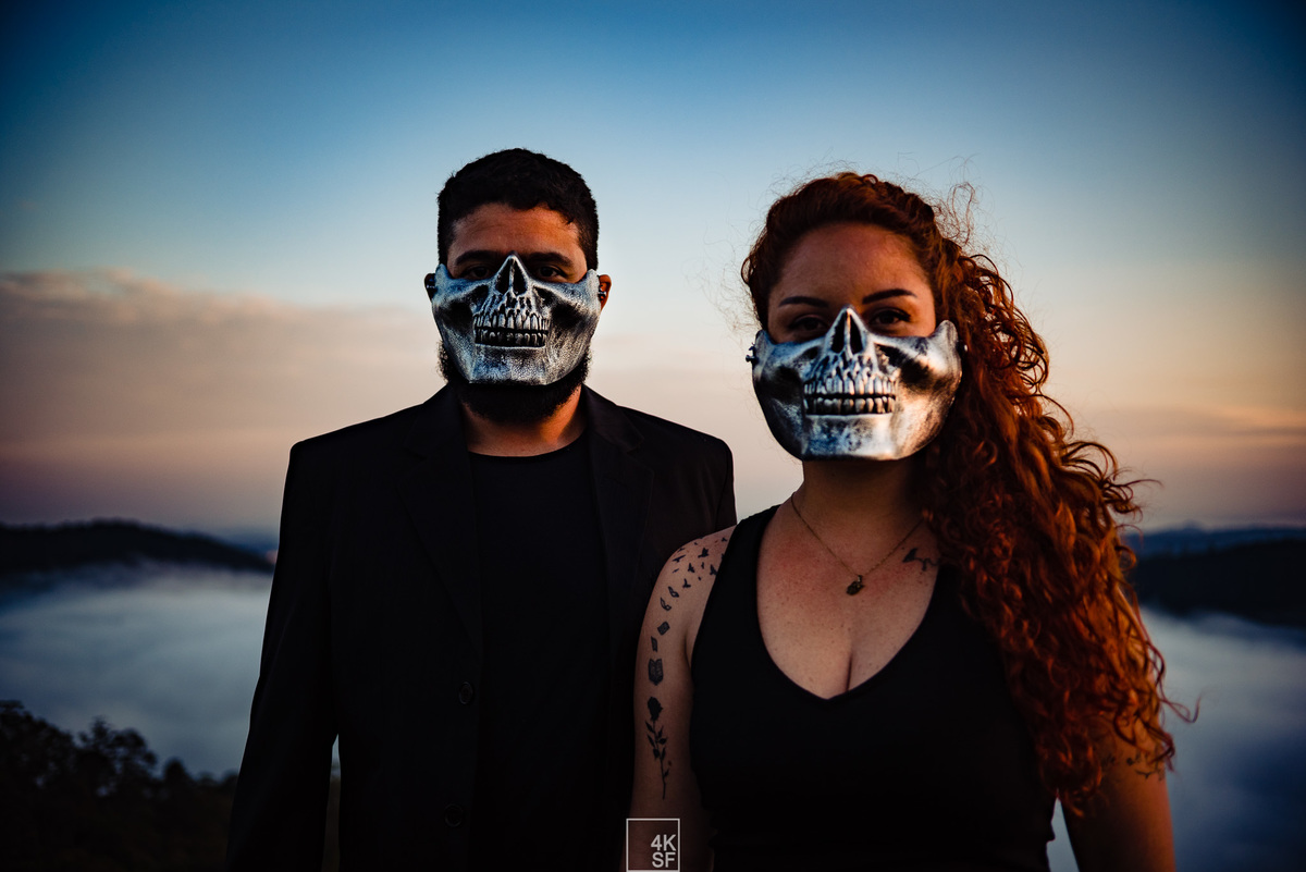 ensaio pré wedding criativo, pré wedding caveira, pre wedding skull, pre wedding diferetente, pre wedding mairiporã, pré wedding nas montanhas, pre wedding nas nuves, fotografo de casamento em sao paulo