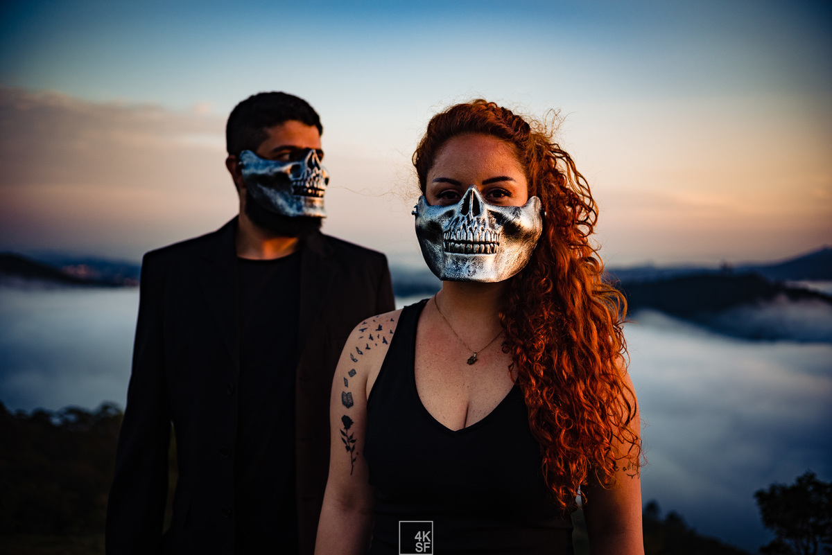 ensaio pré wedding criativo, pré wedding caveira, pre wedding skull, pre wedding diferetente, pre wedding mairiporã, pré wedding nas montanhas, pre wedding nas nuves, fotografo de casamento em sao paulo