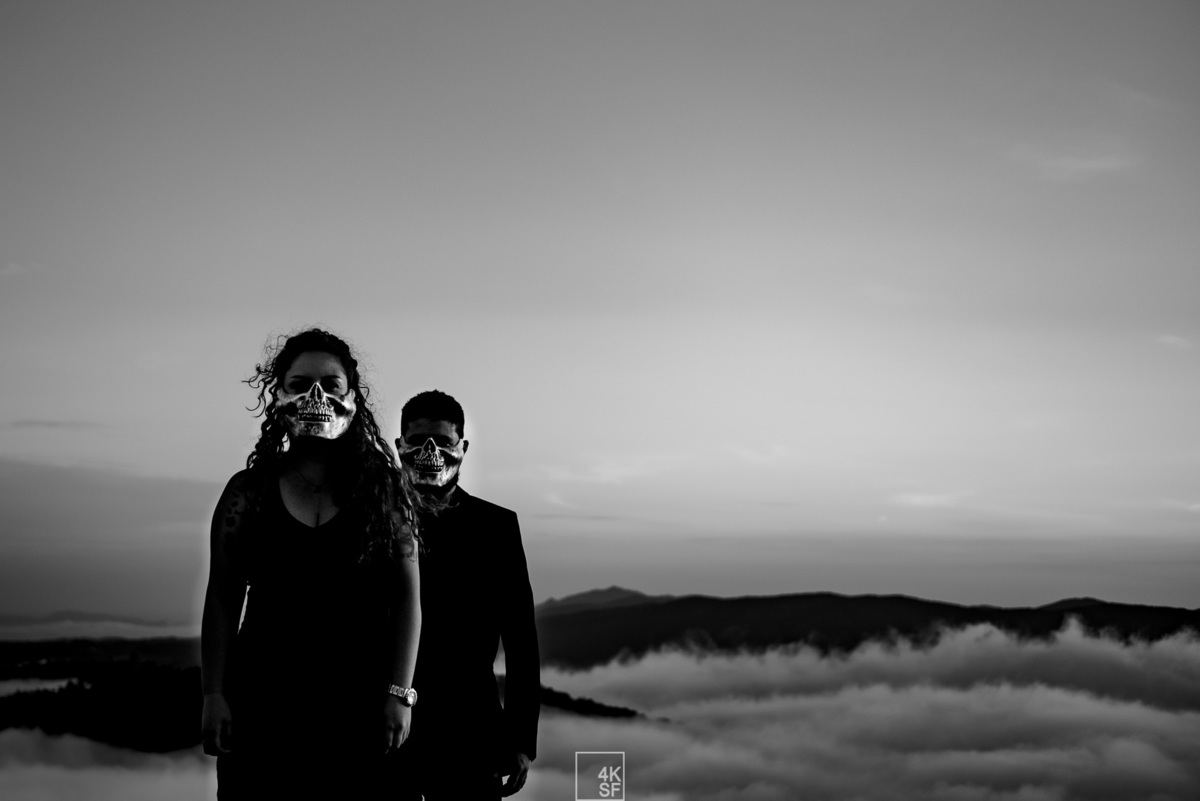 ensaio pré wedding criativo, pré wedding caveira, pre wedding skull, pre wedding diferetente, pre wedding mairiporã, pré wedding nas montanhas, pre wedding nas nuves, fotografo de casamento em sao paulo