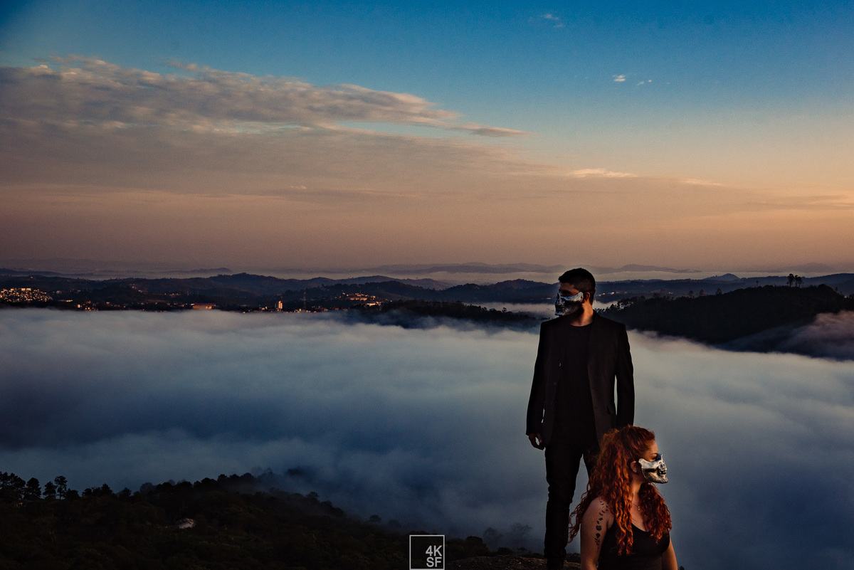 ensaio pré wedding criativo, pré wedding caveira, pre wedding skull, pre wedding diferetente, pre wedding mairiporã, pré wedding nas montanhas, pre wedding nas nuves, fotografo de casamento em sao paulo