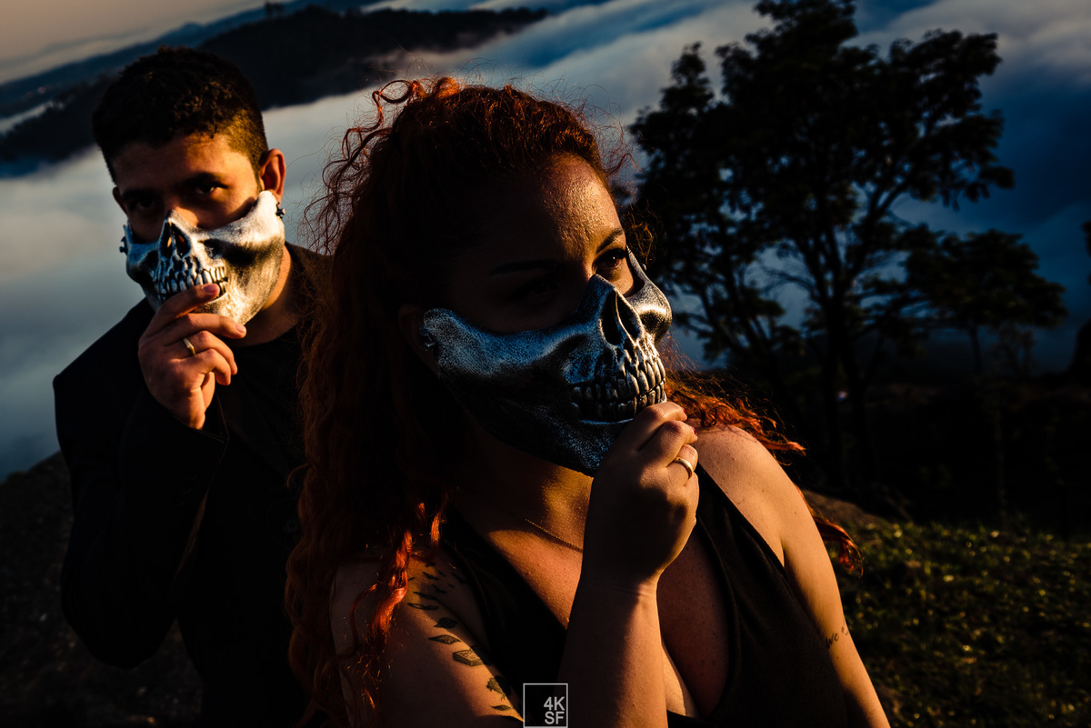 ensaio pré wedding criativo, pré wedding caveira, pre wedding skull, pre wedding diferetente, pre wedding mairiporã, pré wedding nas montanhas, pre wedding nas nuves, fotografo de casamento em sao paulo