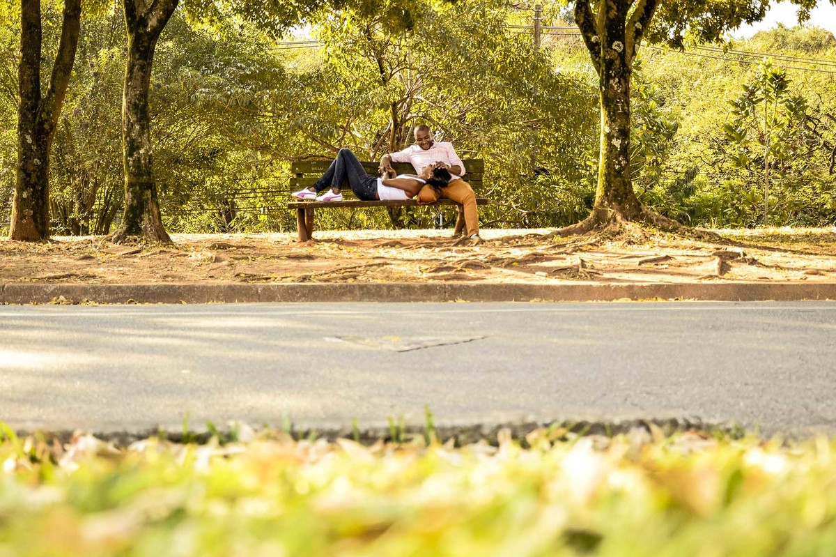 Conversa-com-o-namorado-no-ensaio-pré-casamento