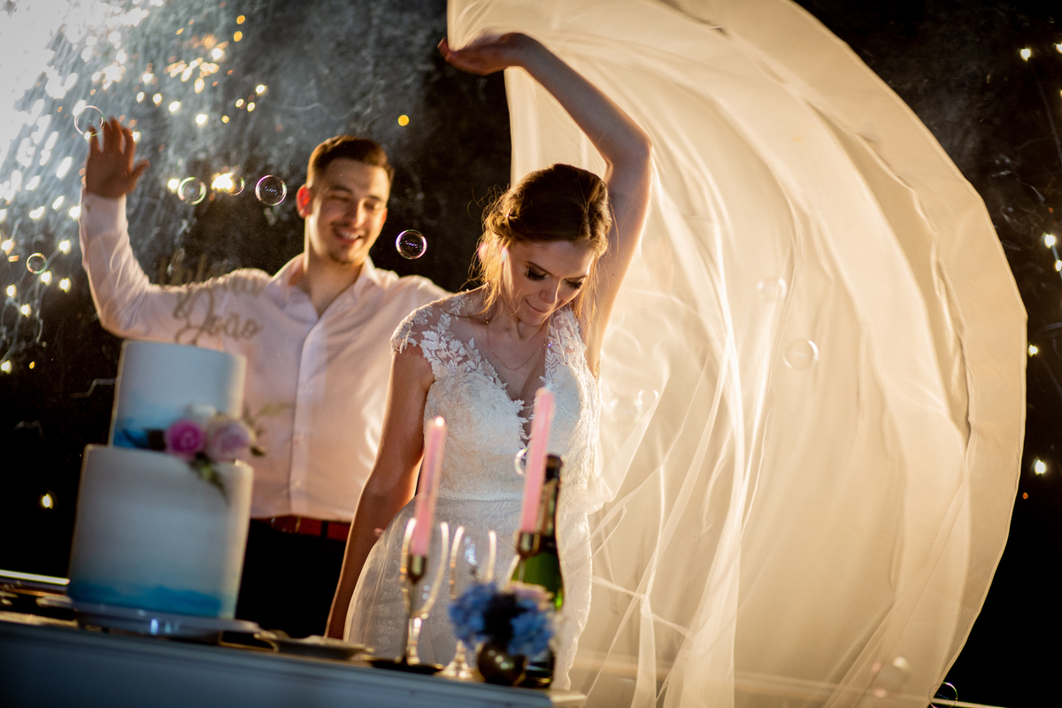 corte do bolo restaurante 