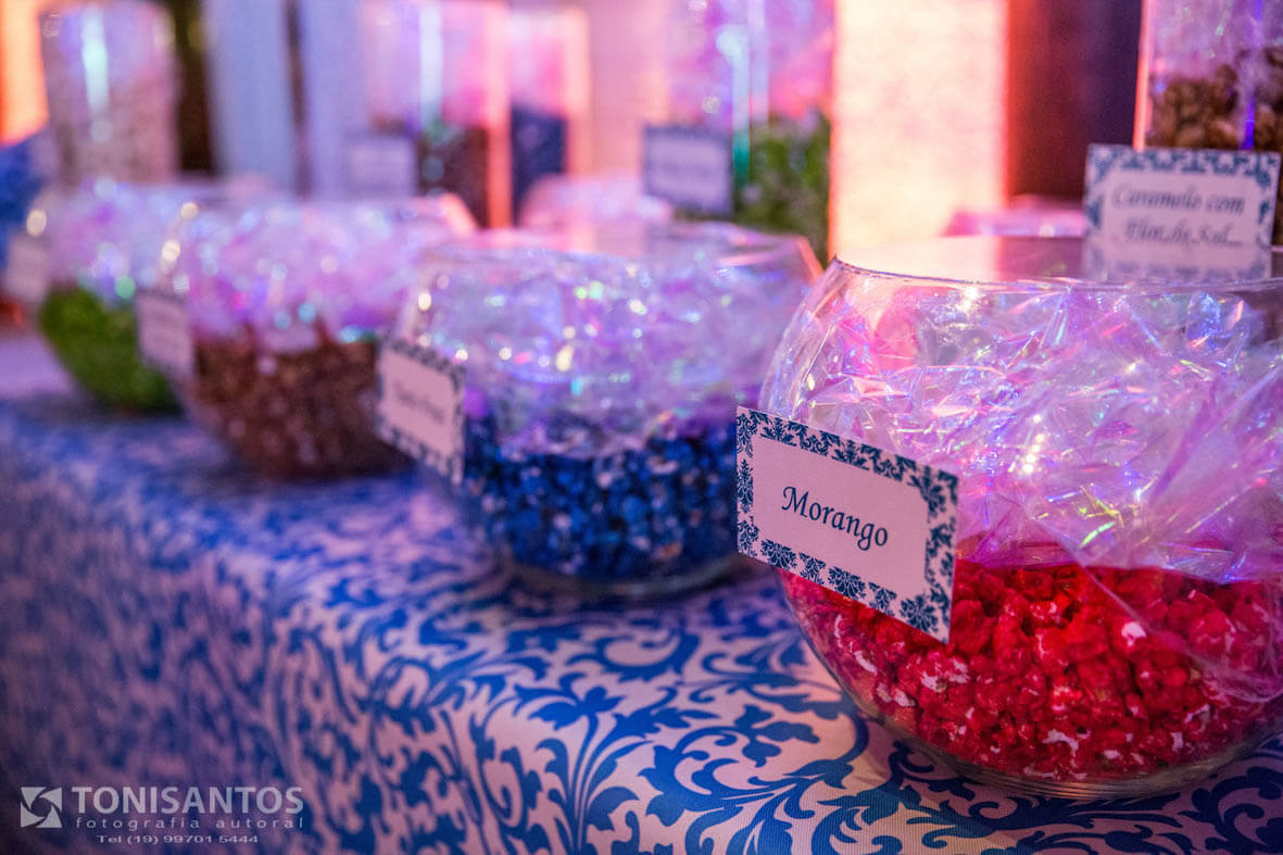 DOCES E BOLOS NA FESTA DE 15 ANOS DE GIULIA NA KRATOS VINHEDO SP
